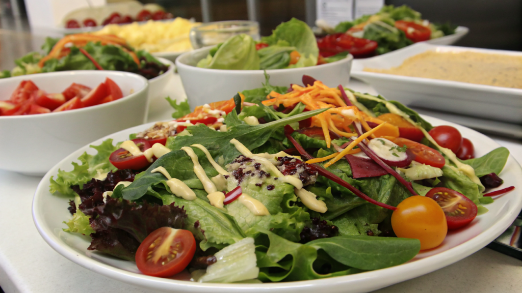 5 Salades Bluffantes : Des Recettes Spectaculaires pour vos Invités